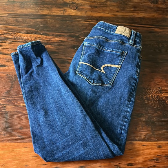 American Eagle Outfitters Women's Dark Denim Super Stretch X4 size 6 short - Picture 2 of 8